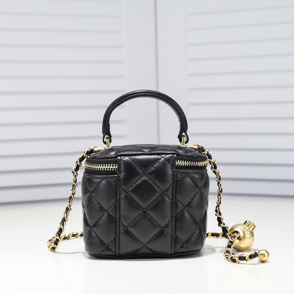 シャネルバッグ側面デザイン